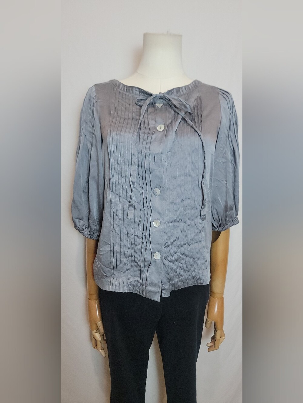 Vintage Nieves Lavi Gray Silk-blend Button Down Blouse, Size Small
